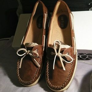 NIB boat shoe size 9